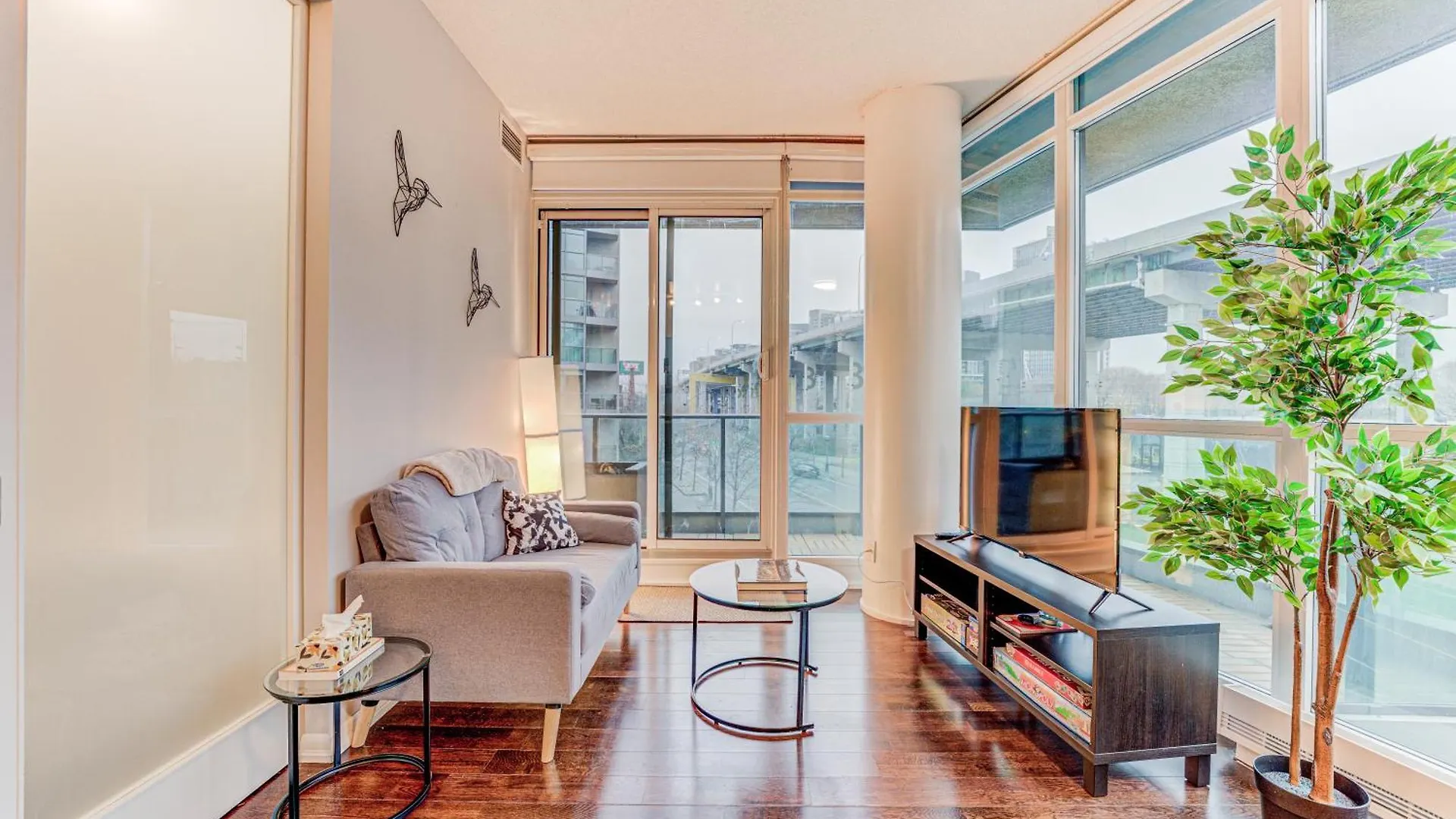 Prime City Pad 2 Bedroom With Cn Tower View Toronto Apartment