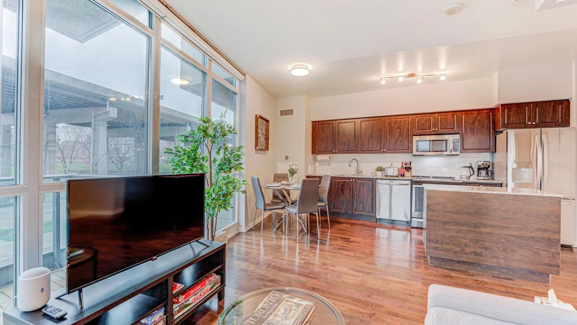 Prime City Pad 2 Bedroom With Cn Tower View Toronto Apartment