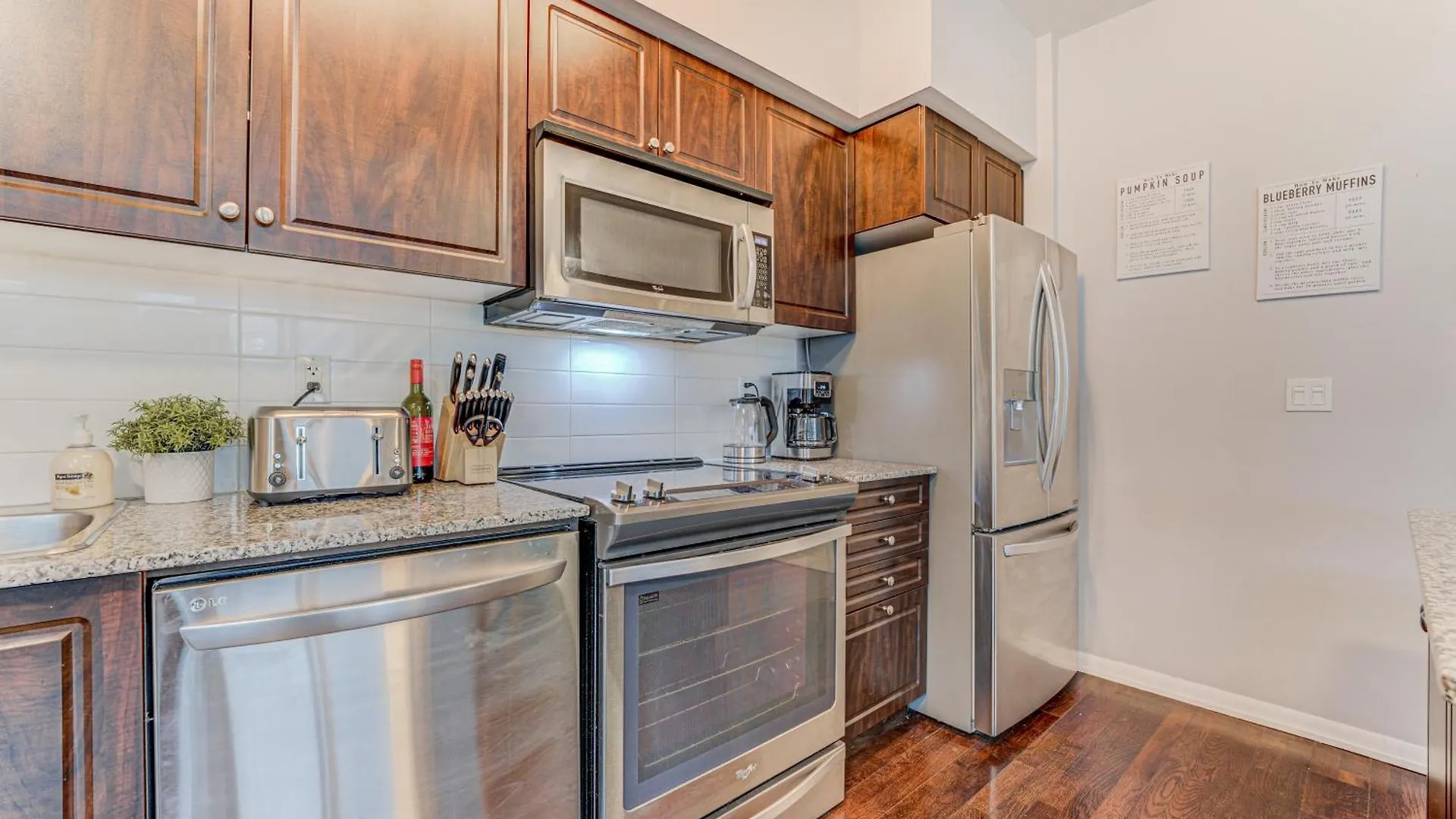 Prime City Pad 2 Bedroom With Cn Tower View Toronto